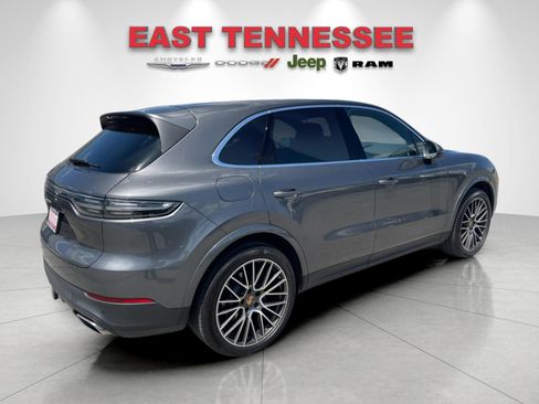 Used 2023 Porsche Cayenne AWD/4WD image 3