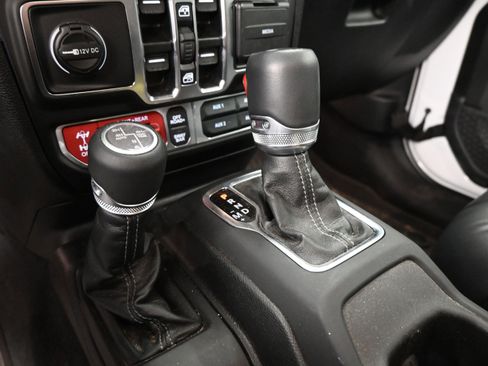 Used 2025 Jeep Wrangler Unlimited Rubicon AWD/4WD image 30