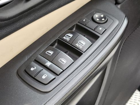 Used 2016 Jeep Cherokee Limited w/ Luxury Group AWD/4WD image 15
