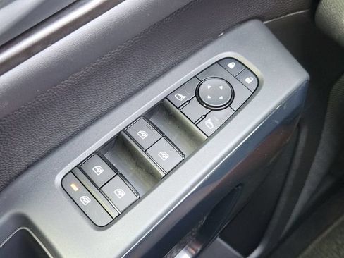 Used 2026 Nissan Pathfinder SV w/ SV Premium Package FWD image 23