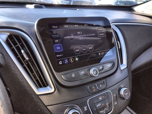 Used 2024 Chevrolet Malibu LS image 16