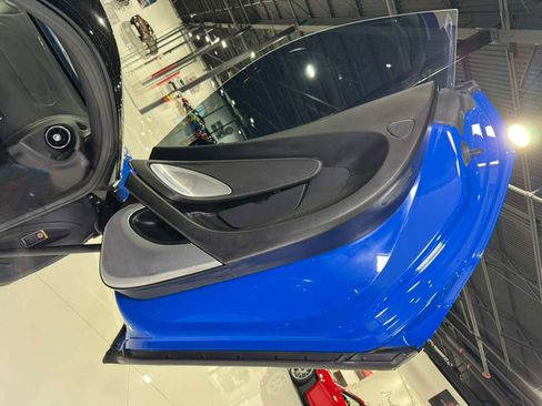 Used 2020 McLaren GT image 37