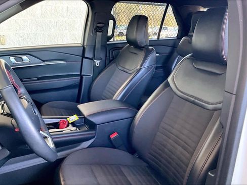 Used 2025 Ford Explorer ST-Line AWD/4WD image 8