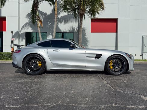 Used 2018 Mercedes-Benz AMG GT R image 2
