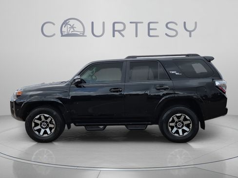 Certified 2021 Toyota 4Runner TRD Off-Road Premium w/ Moonroof Package AWD/4WD image 2