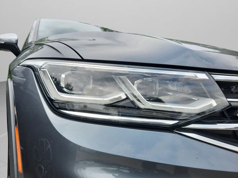 Used 2022 Volkswagen Tiguan SEL R-Line AWD/4WD image 30