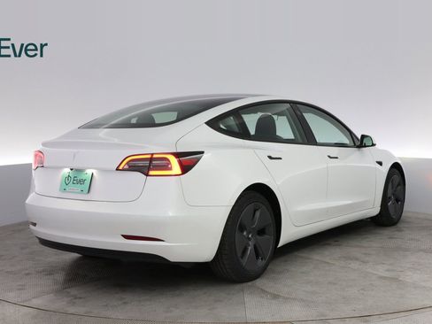 Used 2023 Tesla Model 3 Standard Range image 12