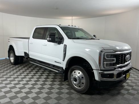 Certified 2025 Ford F450 Lariat w/ FX4 Off-Road Package image 3