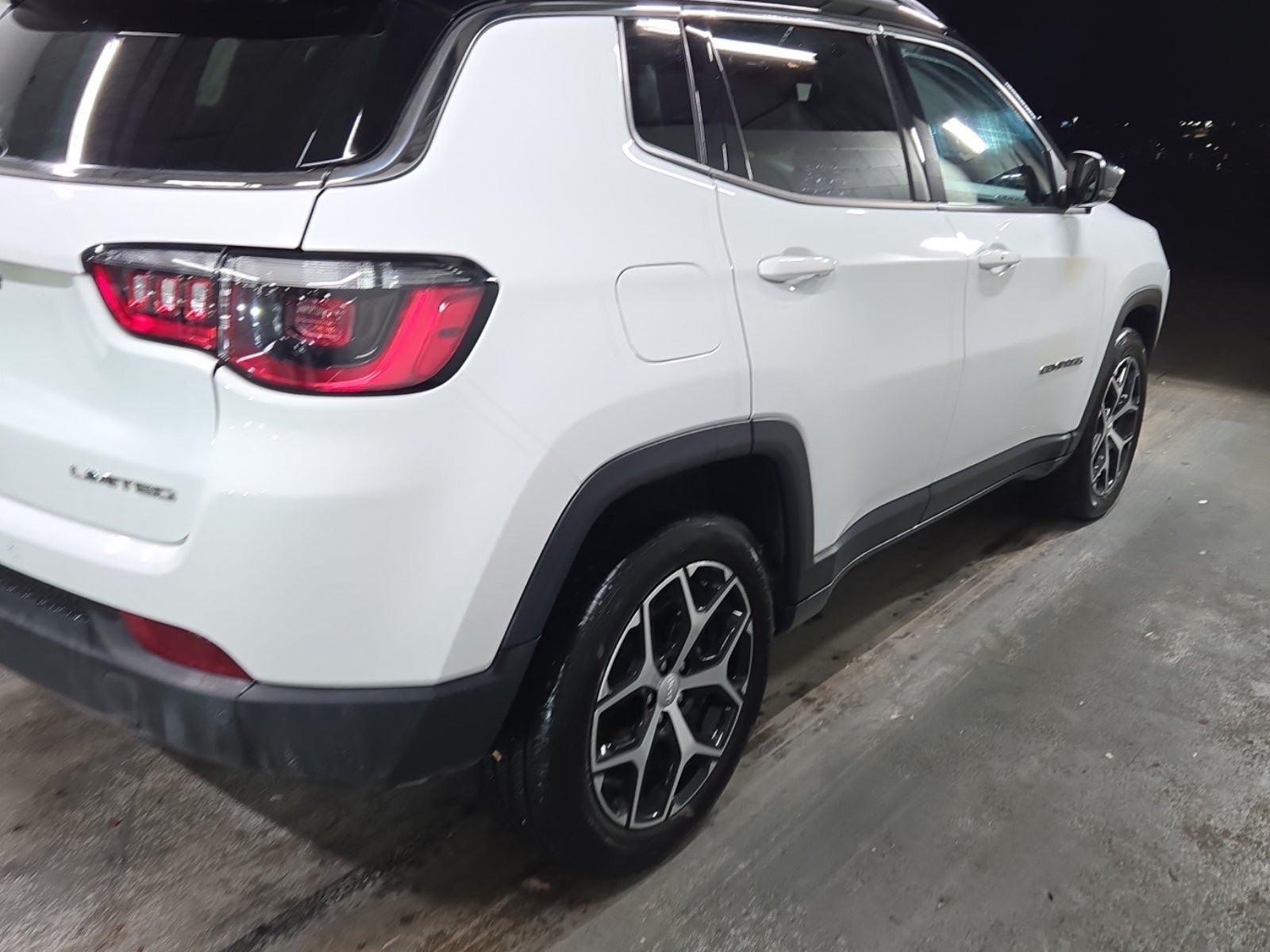 Used 2024 Jeep Compass Limited AWD/4WD image 5