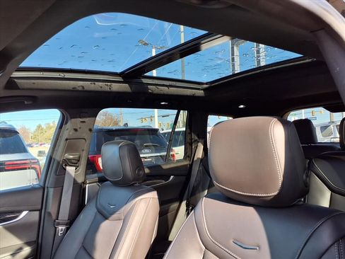 Used 2024 Cadillac XT6 Premium Luxury image 17