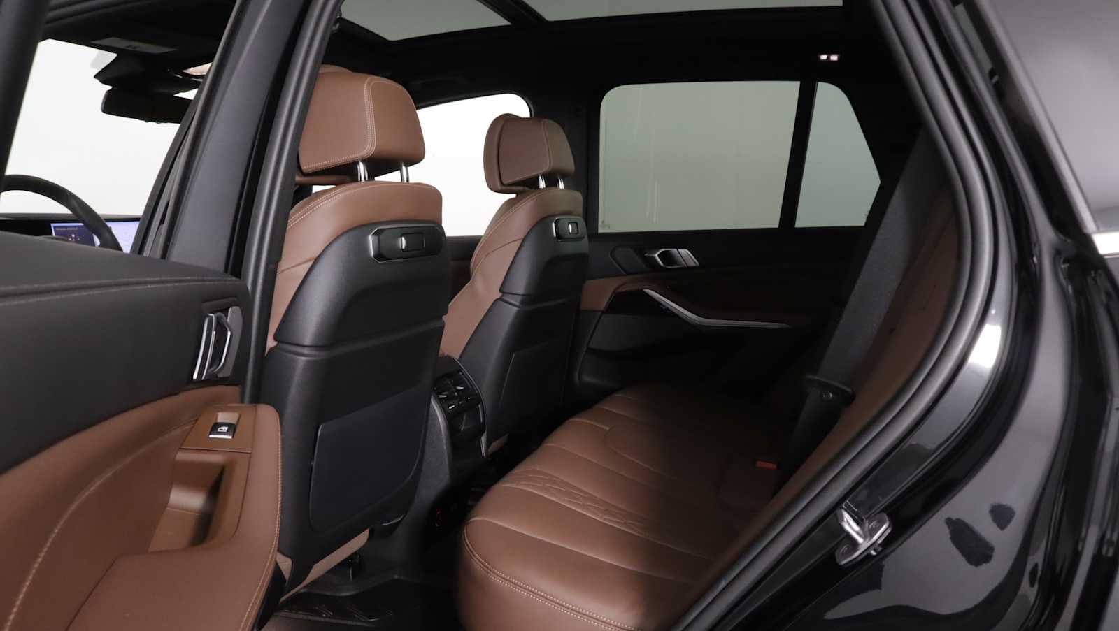 Used 2024 BMW X5 xDrive40i w/ Premium Package AWD/4WD image 13