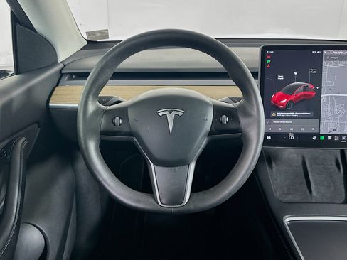 Used 2021 Tesla Model Y Long Range AWD/4WD image 17