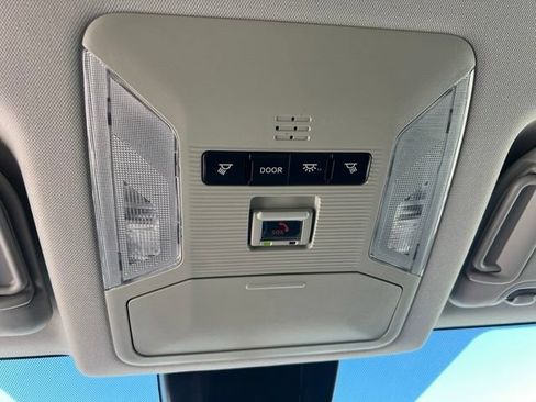 Used 2021 Toyota RAV4 XLE AWD/4WD image 23