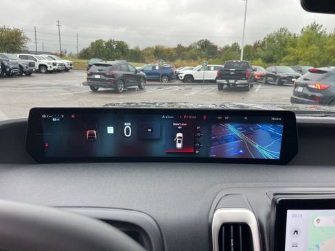 New 2025 Ford Expedition Active image 9