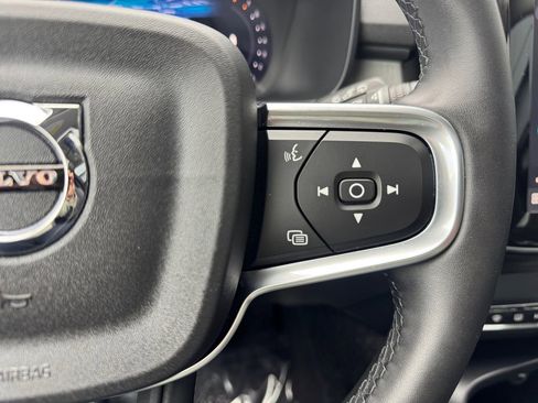 Certified 2025 Volvo XC40 B5 Core AWD/4WD image 15