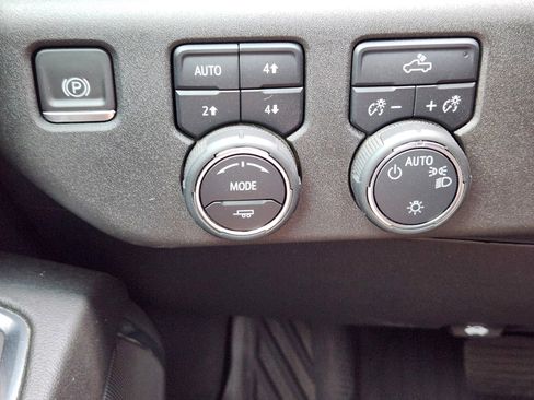 Used 2023 Chevrolet Silverado 1500 LT w/ Z71 Off-Road Package image 18