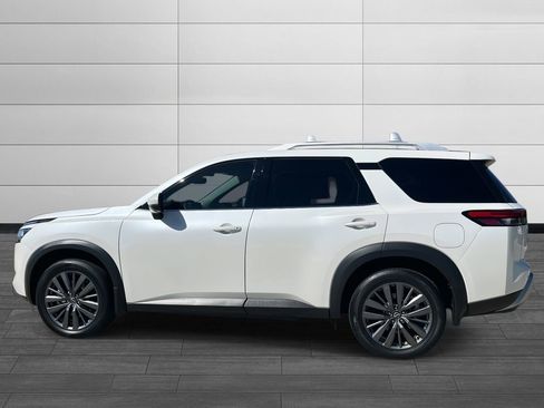 Used 2024 Nissan Pathfinder SL w/ SL Premium Package image 2