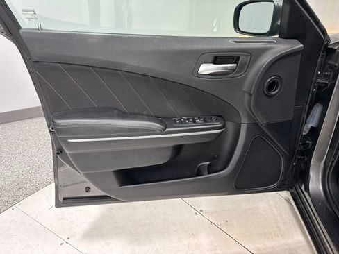 Used 2020 Dodge Charger SXT RWD image 8