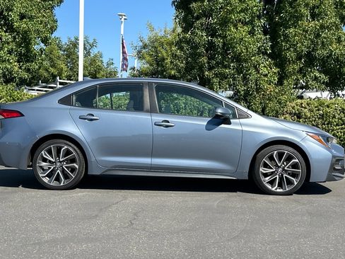 Used 2022 Toyota Corolla SE image 3