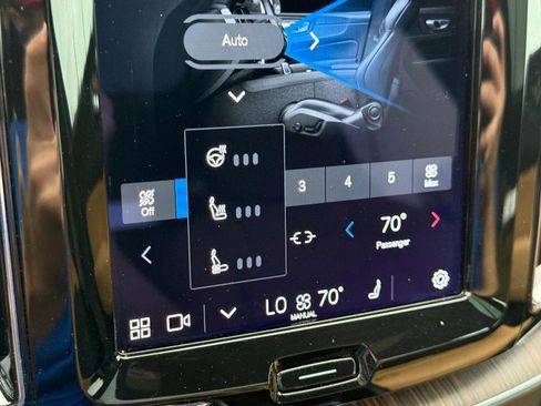 Certified 2023 Volvo XC60 B6 Ultimate w/ Protection Package Premier image 22