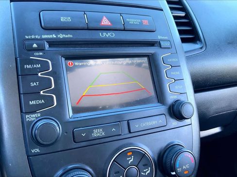 Used 2012 Kia Soul + w/ Audio Pkg image 26