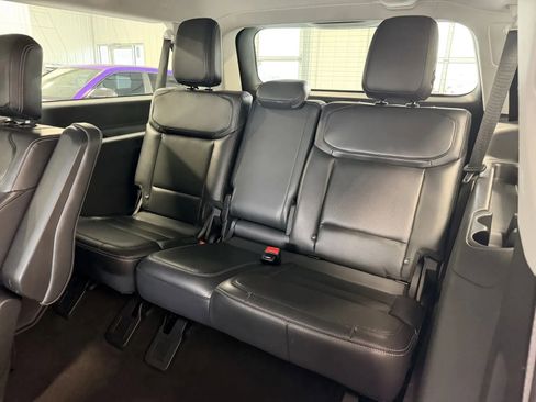 Used 2025 Ford Expedition Max Platinum AWD/4WD image 16