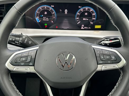 New 2025 Volkswagen Tiguan SE image 21