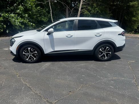 Used 2023 Kia Sportage EX FWD image 2