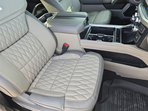 Used 2026 Ford F450 Platinum w/ Platinum Plus Package image 10