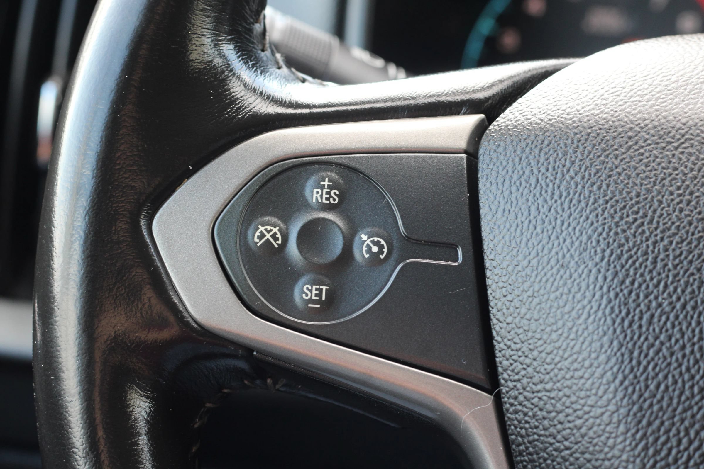 Used 2018 Chevrolet Colorado Z71 w/ Z71 Midnight Edition AWD/4WD image 16