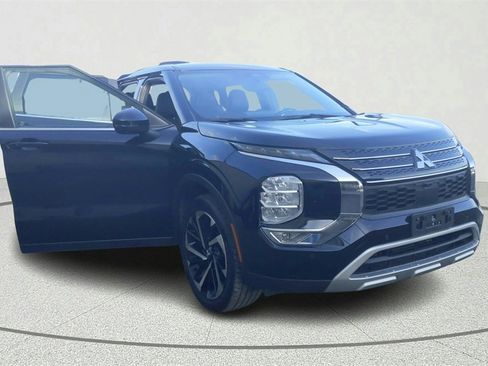 Used 2023 Mitsubishi Outlander SE image 8