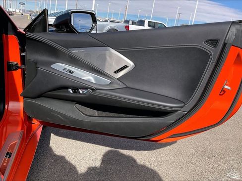 Used 2021 Chevrolet Corvette Stingray Preferred Cpe w/ Z51 Performance Package image 18