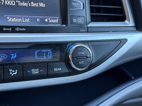 Used 2016 Toyota Highlander XLE FWD image 31