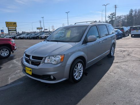 Used 2018 Dodge Grand Caravan SXT image 4