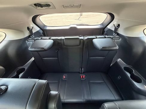 Used 2023 Toyota Highlander XLE FWD image 29