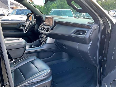 Used 2021 Chevrolet Tahoe Premier w/ Premium Package AWD/4WD image 15