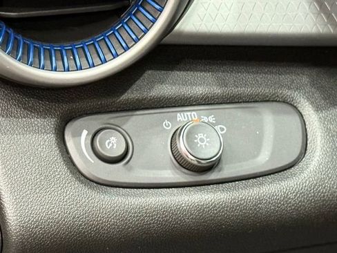 Used 2025 Chevrolet Trax LS image 17