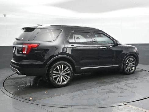 Used 2017 Ford Explorer Platinum image 3