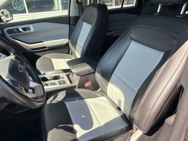 Used 2023 Ford Explorer XLT w/ Equipment Group 202A RWD image 12