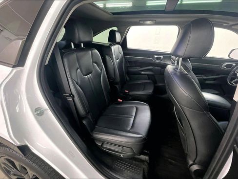 Used 2022 Kia Sorento SX image 25