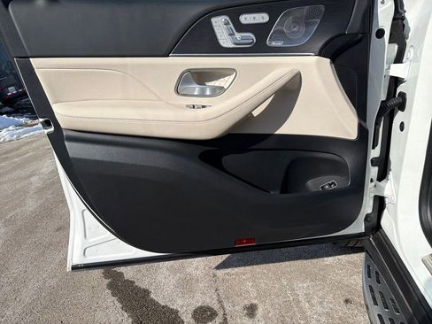 Used 2025 Mercedes-Benz GLS 450 4MATIC image 10