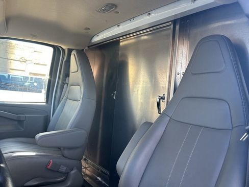New 2025 Chevrolet Express 3500 Work Van w/ Power Convenience Package image 31