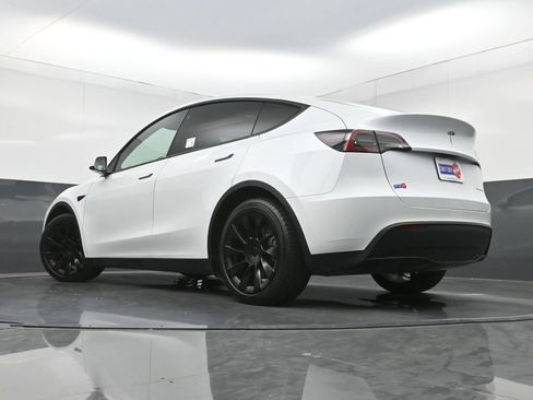 Used 2023 Tesla Model Y Long Range AWD/4WD image 27