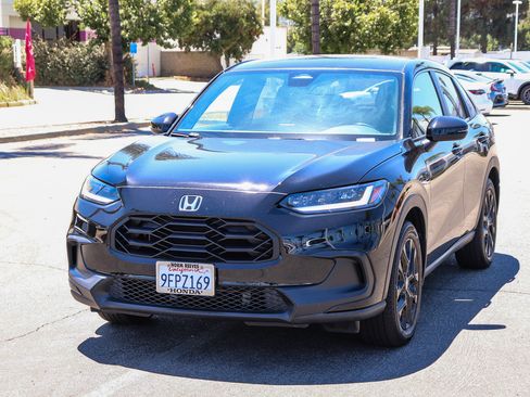 Used 2023 Honda HR-V Sport image 3