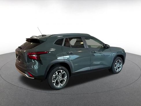 Used 2025 Chevrolet Trax LT FWD image 14