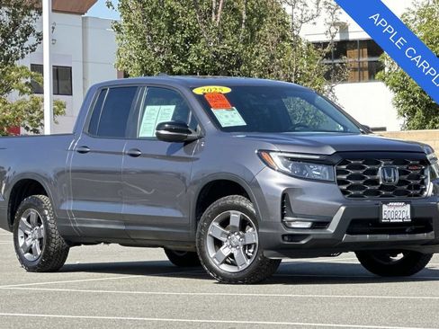 Used 2025 Honda Ridgeline TrailSport image 2