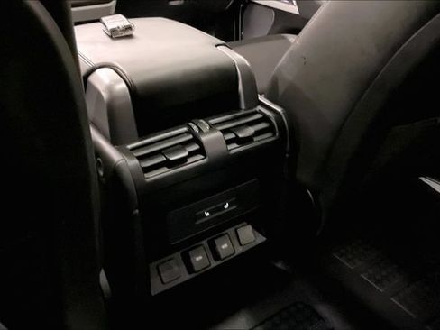 Used 2023 Land Rover Defender 90 X-Dynamic SE AWD/4WD image 35