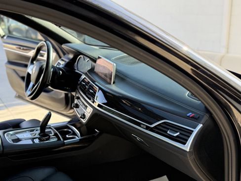 Used 2019 BMW 740i w/ Executive Package RWD image 28