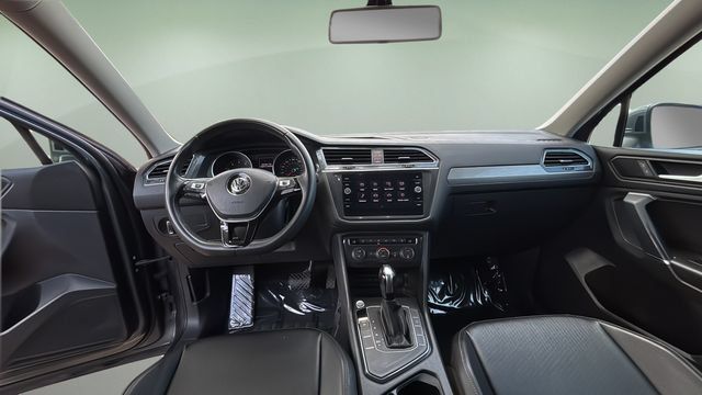 Used 2020 Volkswagen Tiguan SE w/ Panoramic Sunroof Package FWD image 16