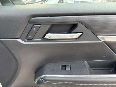 Used 2025 GMC Acadia Elevation image 15